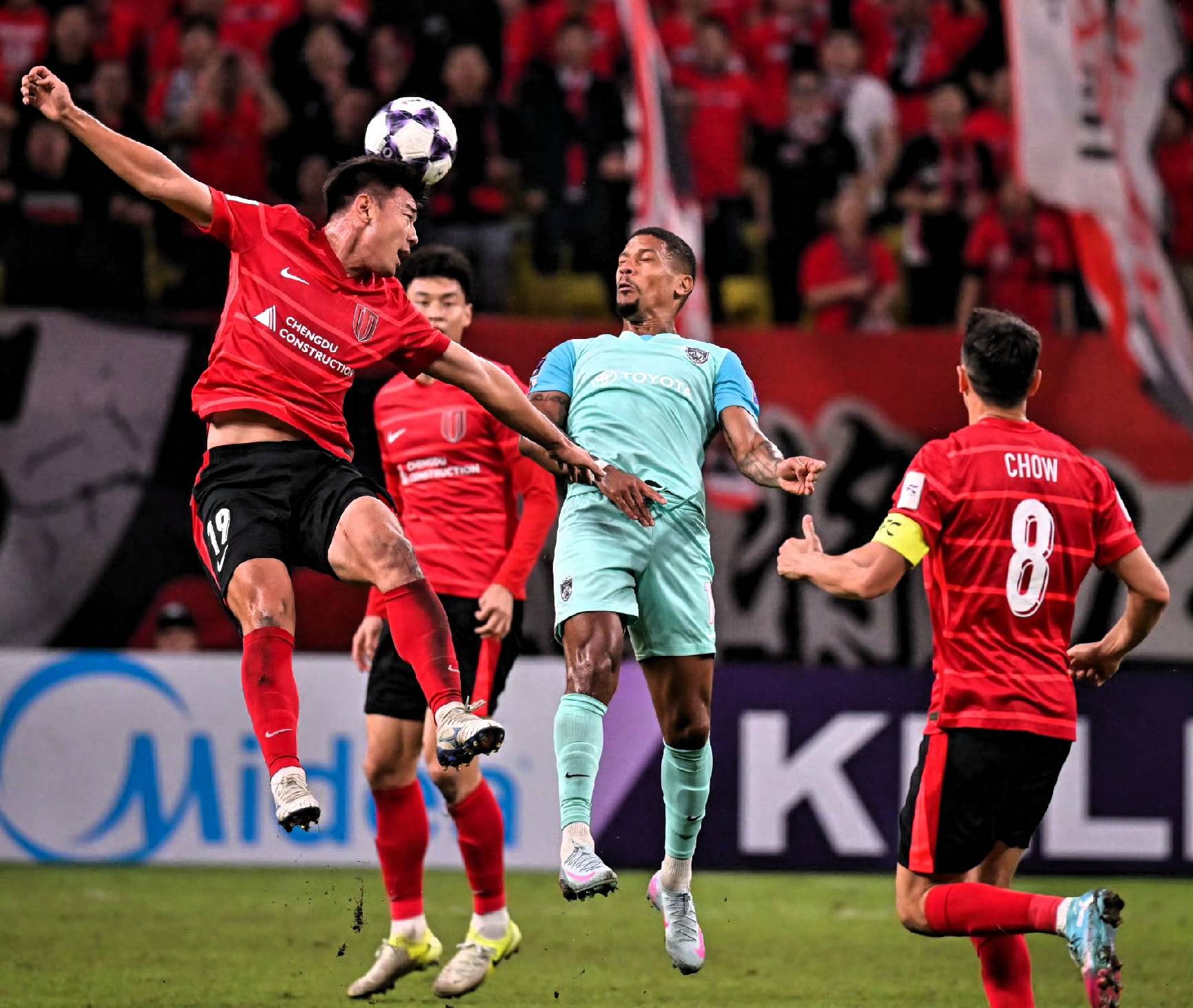 联赛竞争白热化，各队不甘示弱