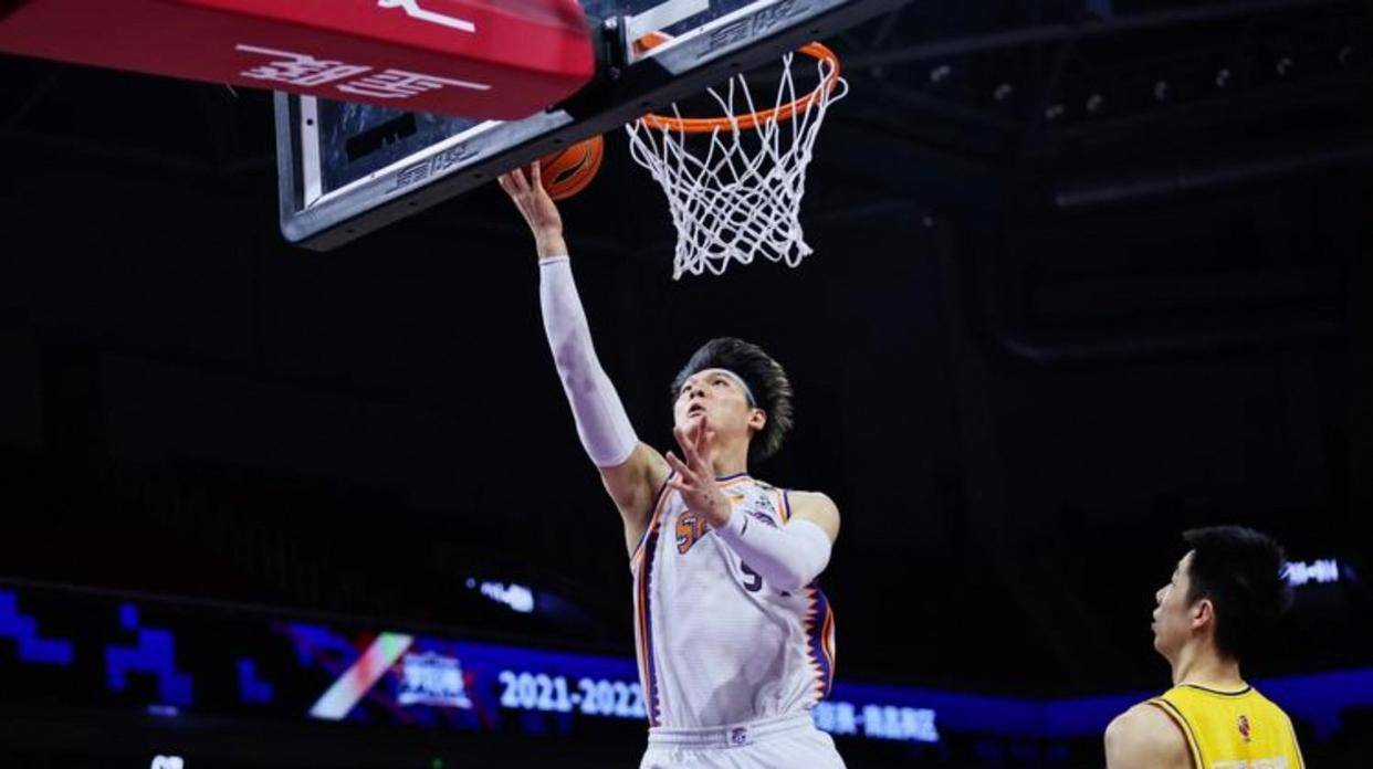 山西队翻盘76人，王哲林点燃赛场