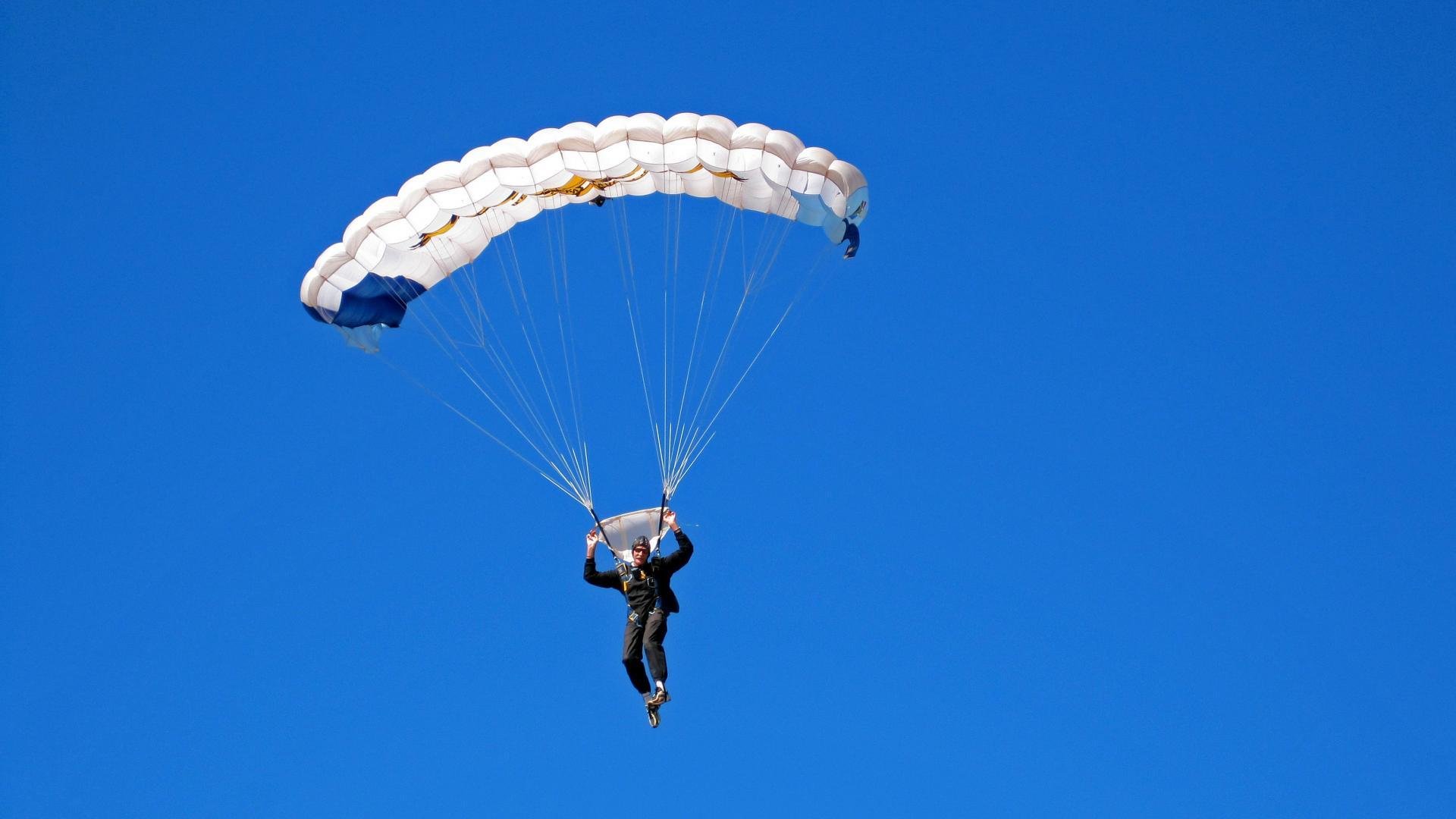 新疆风暴席卷俄城,伦纳德关键一击,雷霆防线溃不成军
